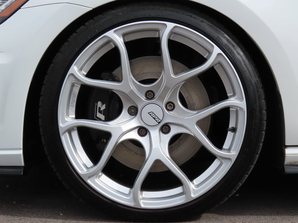 Used 2018 Volkswagen Golf R 4-Door image 19