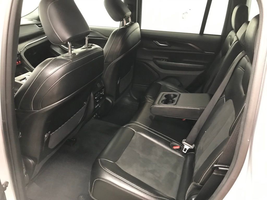 Used 2024 Jeep Grand Cherokee Altitude image 23