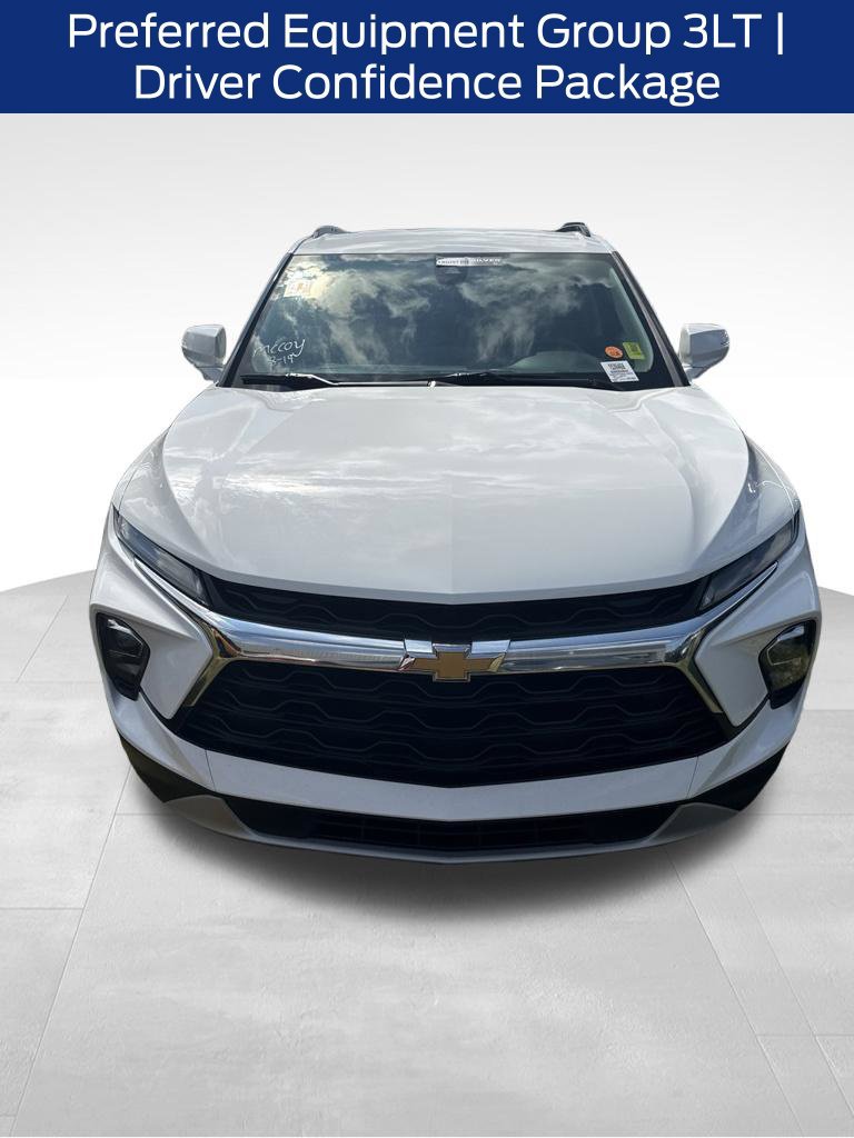 Used 2024 Chevrolet Blazer LT FWD image 2