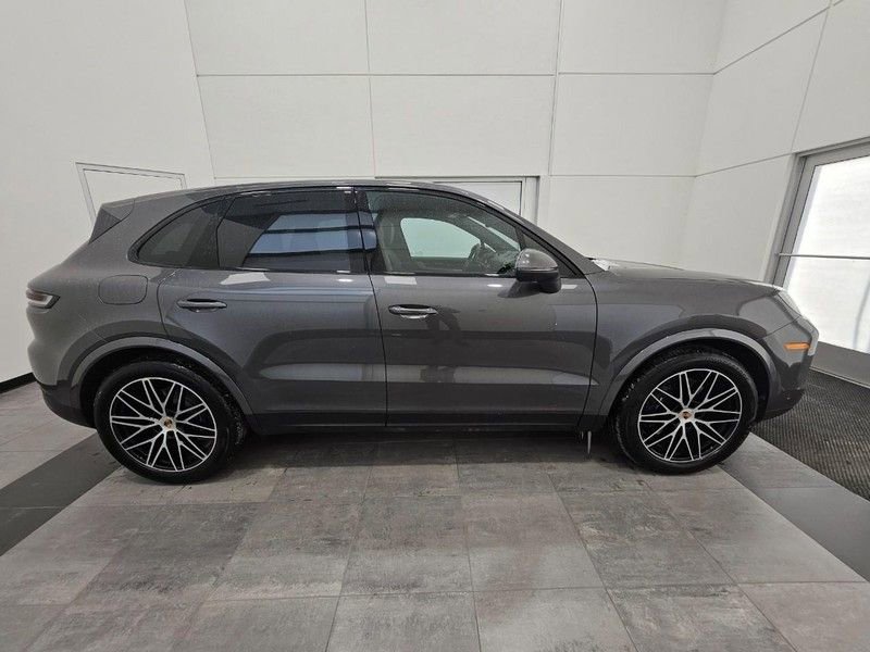 Certified 2025 Porsche Cayenne image 9