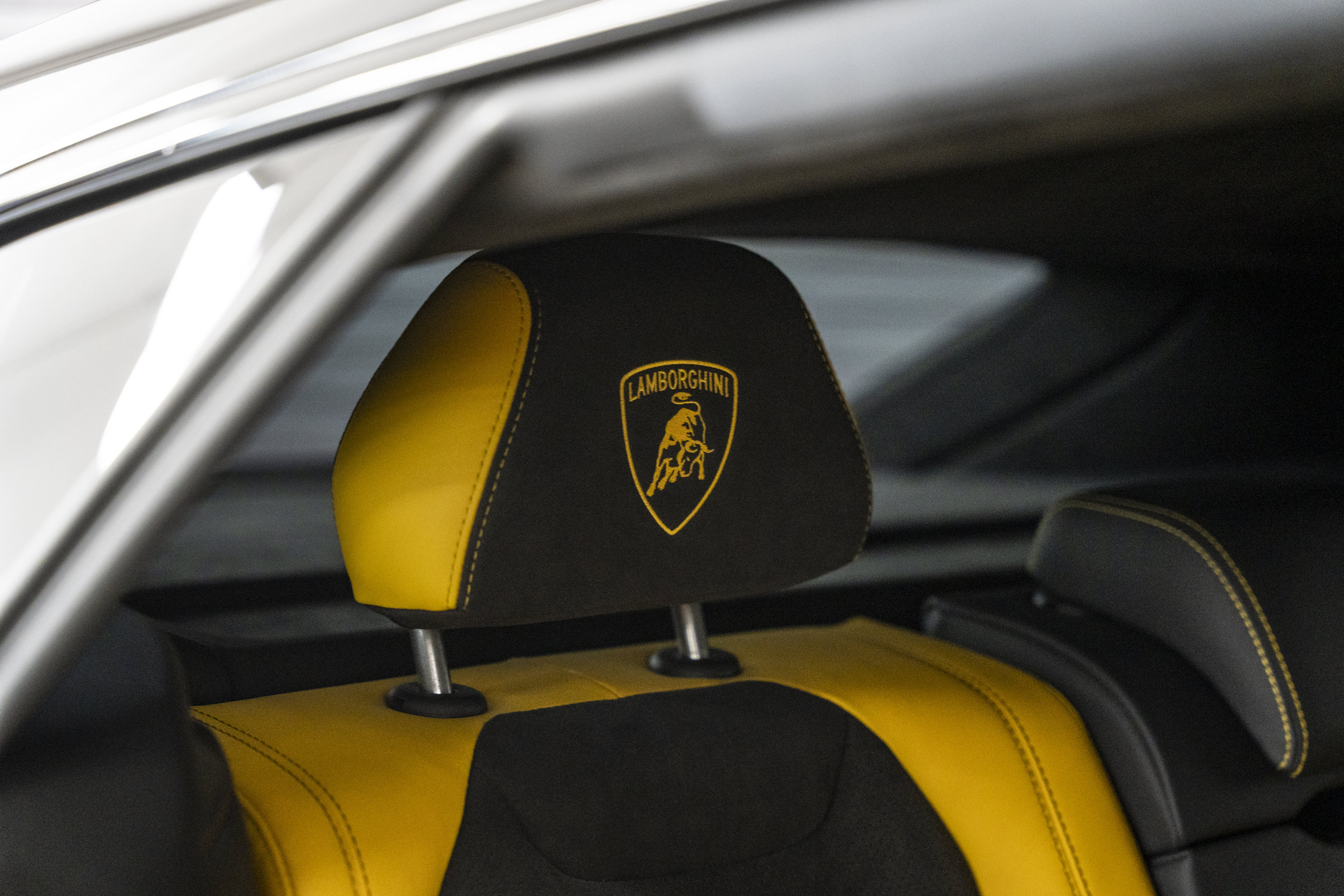 Used 2022 Lamborghini Urus AWD/4WD image 30