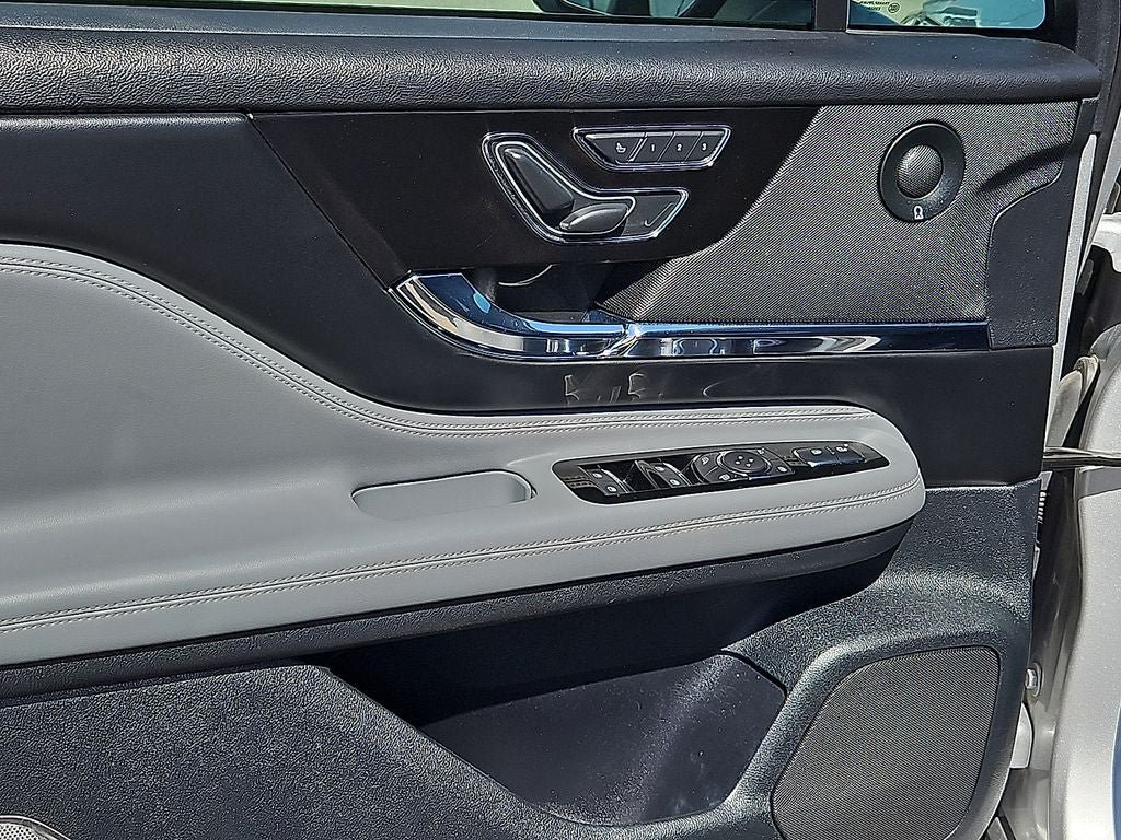 Used 2020 Lincoln Corsair Reserve w/ Appearance Package FWD image 18
