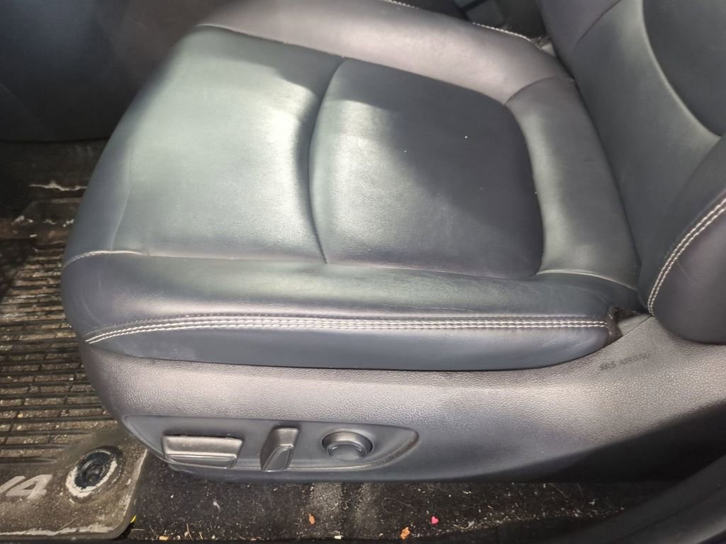 Used 2020 Toyota RAV4 XLE Premium image 14