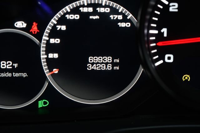Used 2018 Porsche Panamera RWD image 19