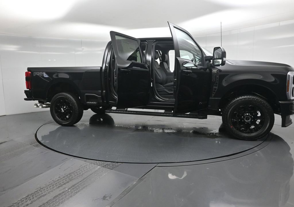 New 2026 Ford F250 Lariat w/ Black Appearance Package image 32