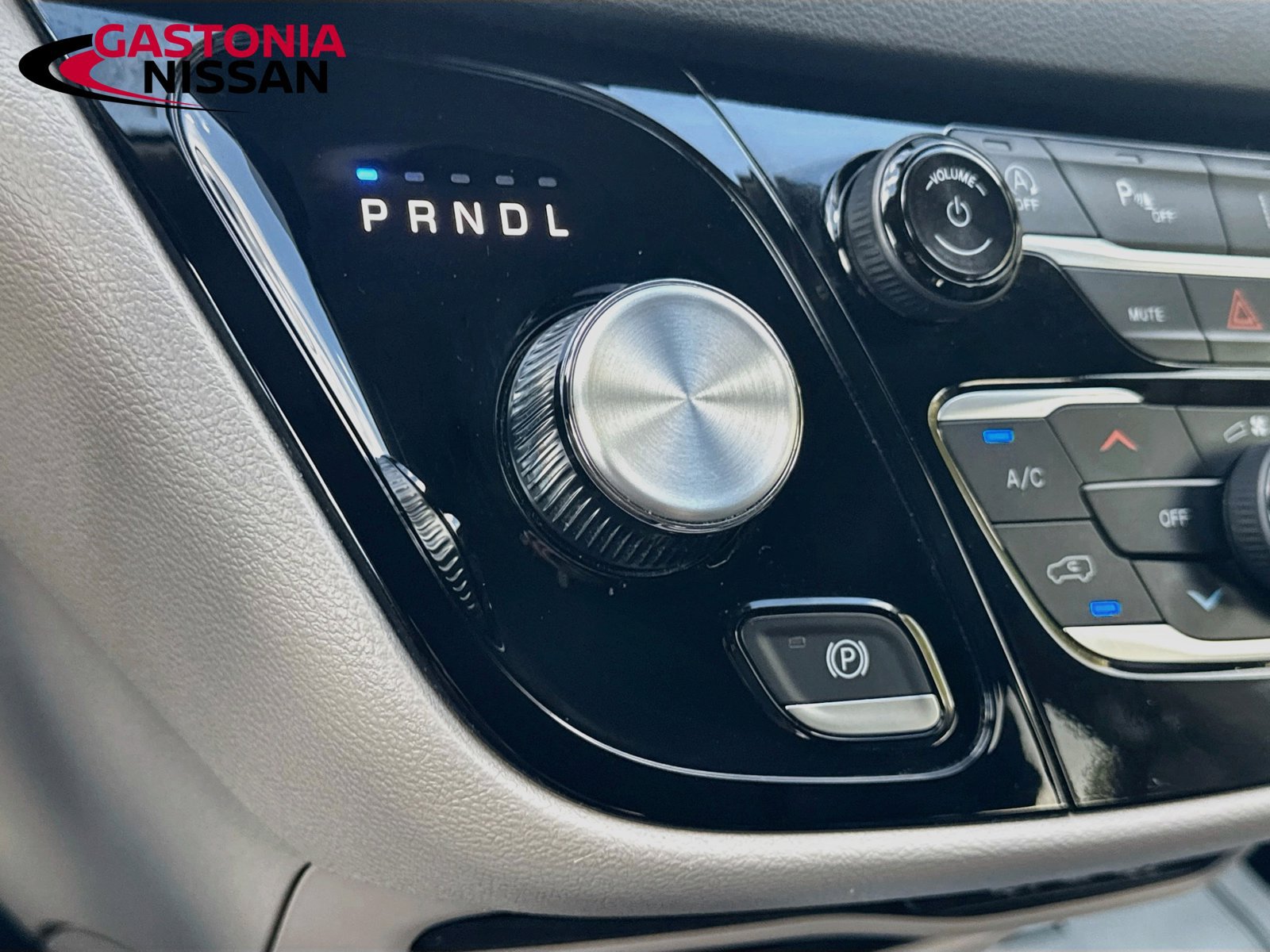 Used 2024 Chrysler Pacifica Touring-L FWD image 21
