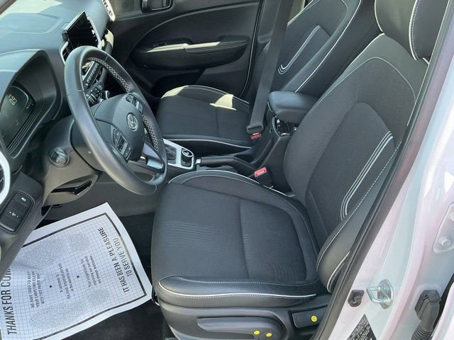 Used 2025 Hyundai Venue Limited FWD image 12