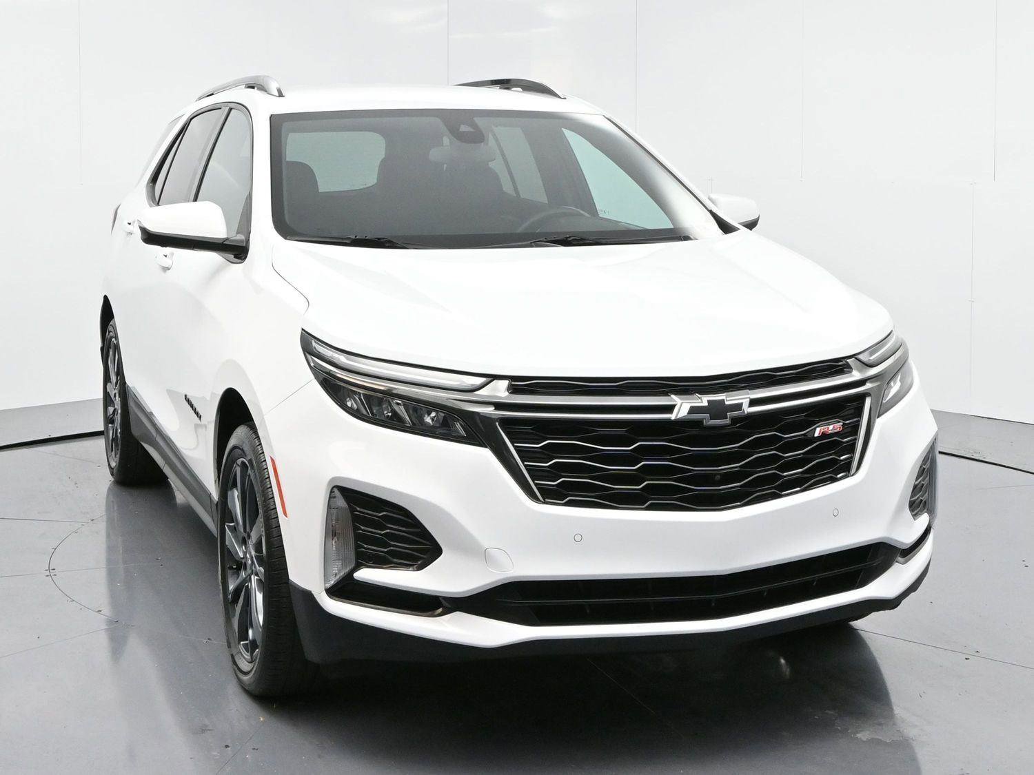 Used 2023 Chevrolet Equinox RS image 2