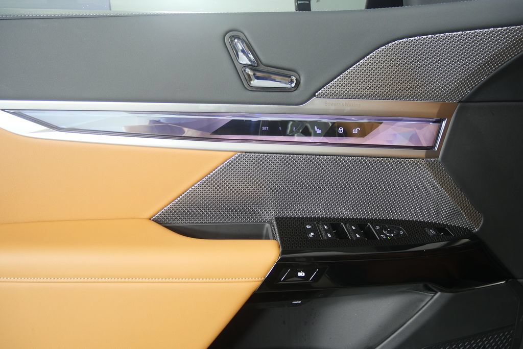 Used 2025 BMW 740i RWD image 8