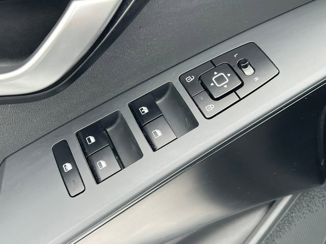 Used 2023 Kia Niro LX image 11