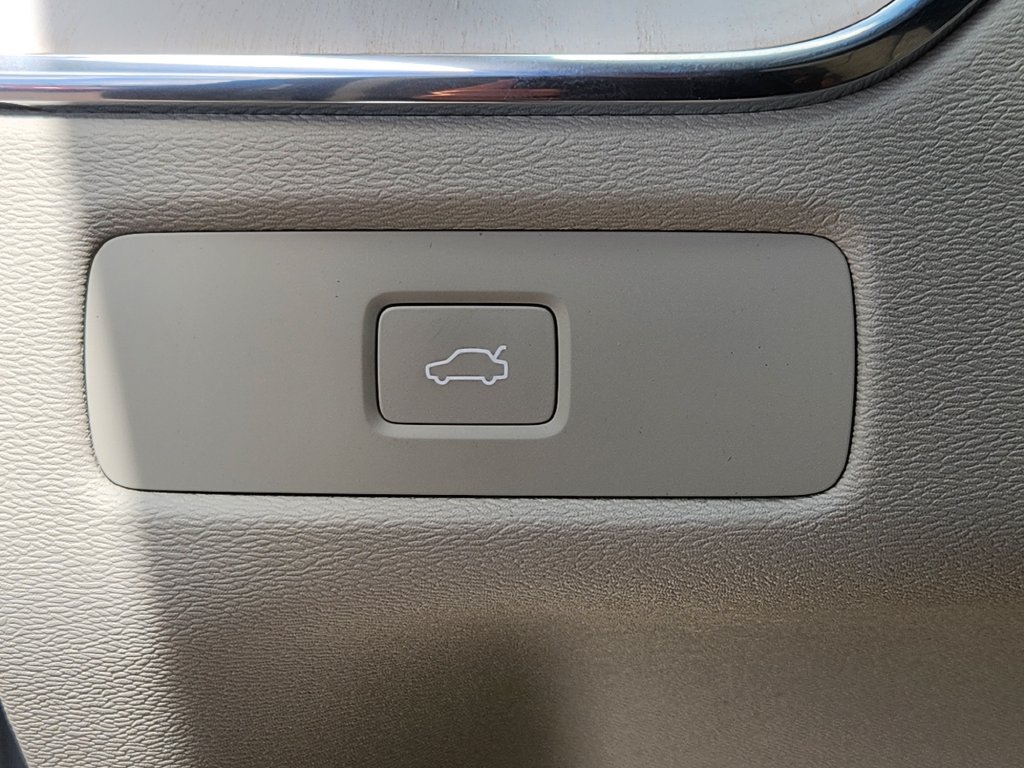 New 2026 Volvo XC60 B5 Ultra w/ Climate Package AWD/4WD image 12