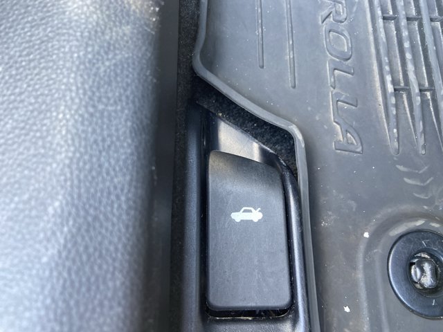 Used 2025 Toyota Corolla LE FWD image 43