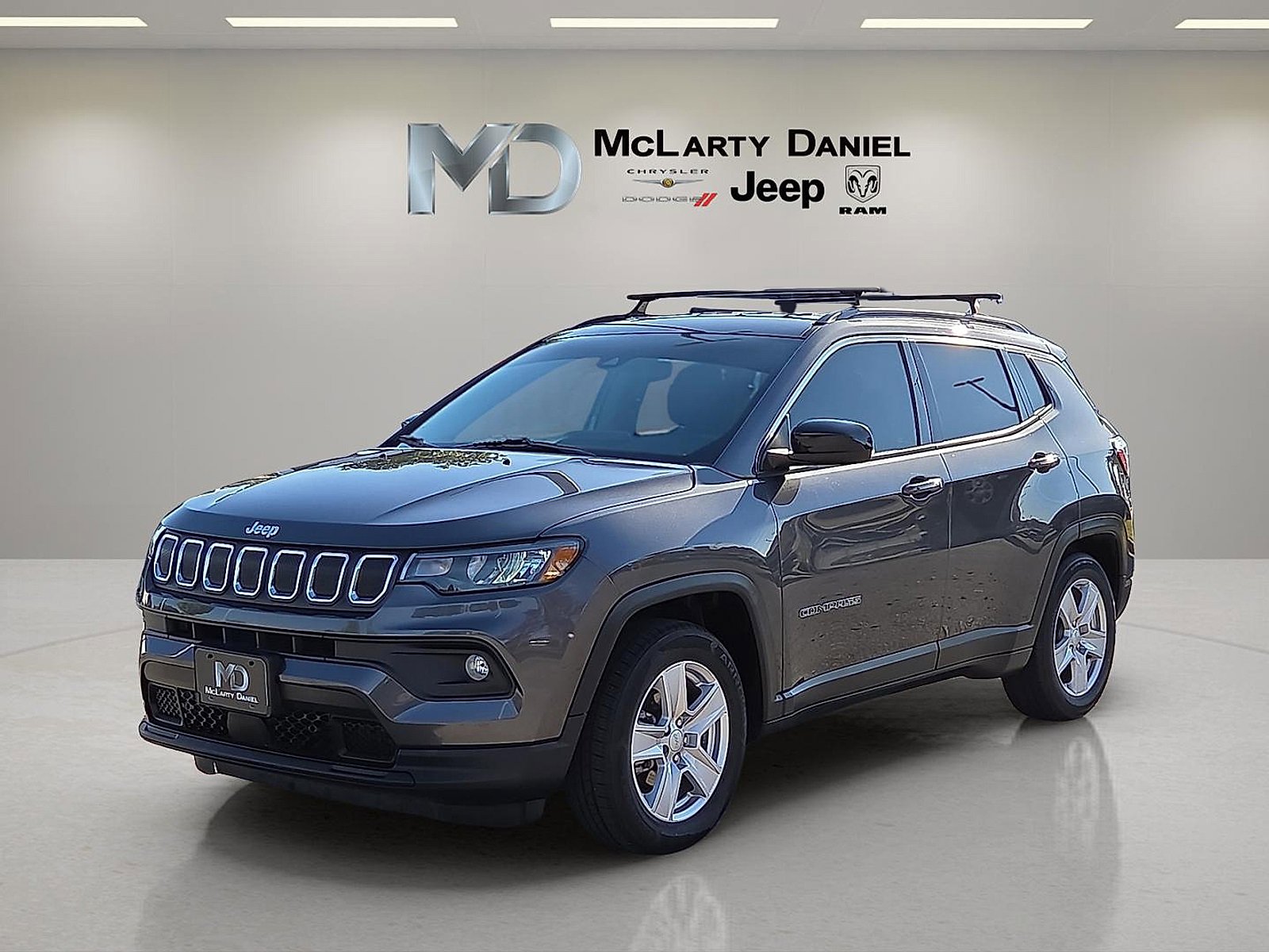 Used 2022 Jeep Compass Latitude image 2