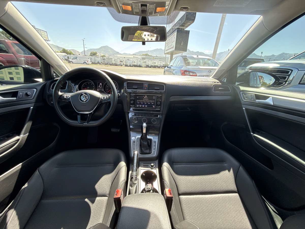 Used 2020 Volkswagen Golf 4-Door FWD image 15