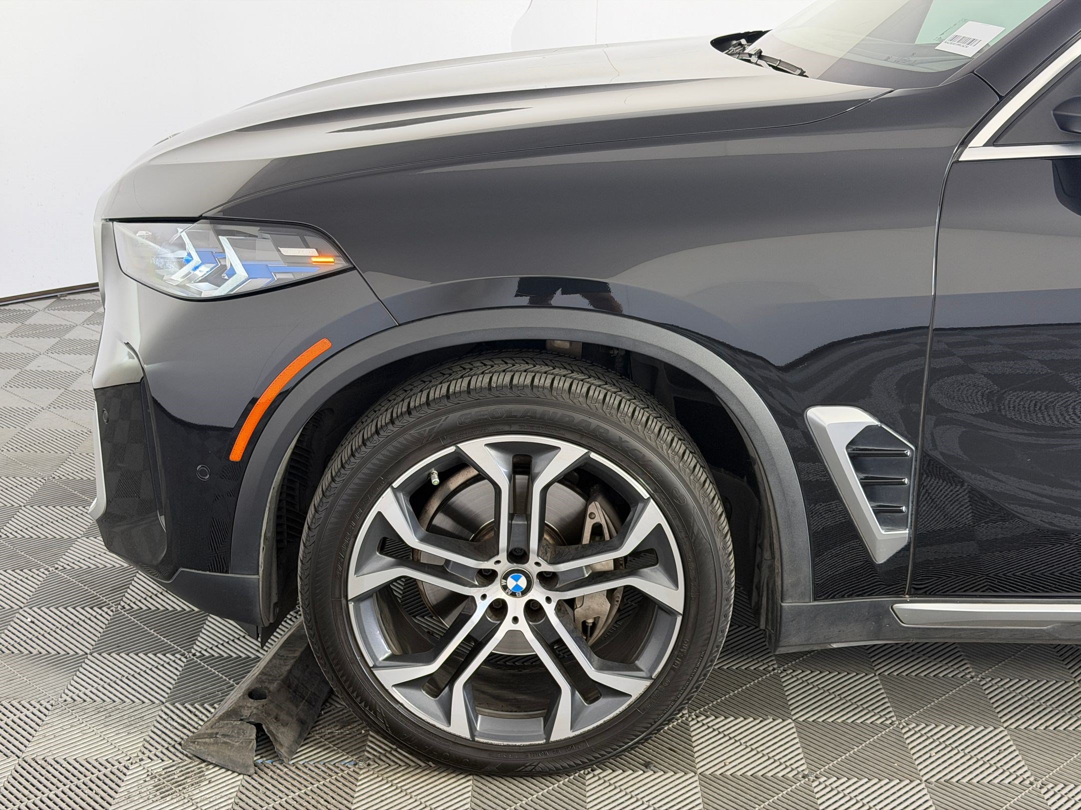 Used 2024 BMW X5 xDrive40i w/ Premium Package AWD/4WD image 11