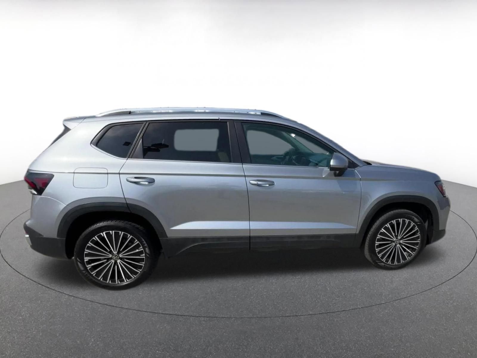 Used 2025 Volkswagen Taos SE FWD image 16