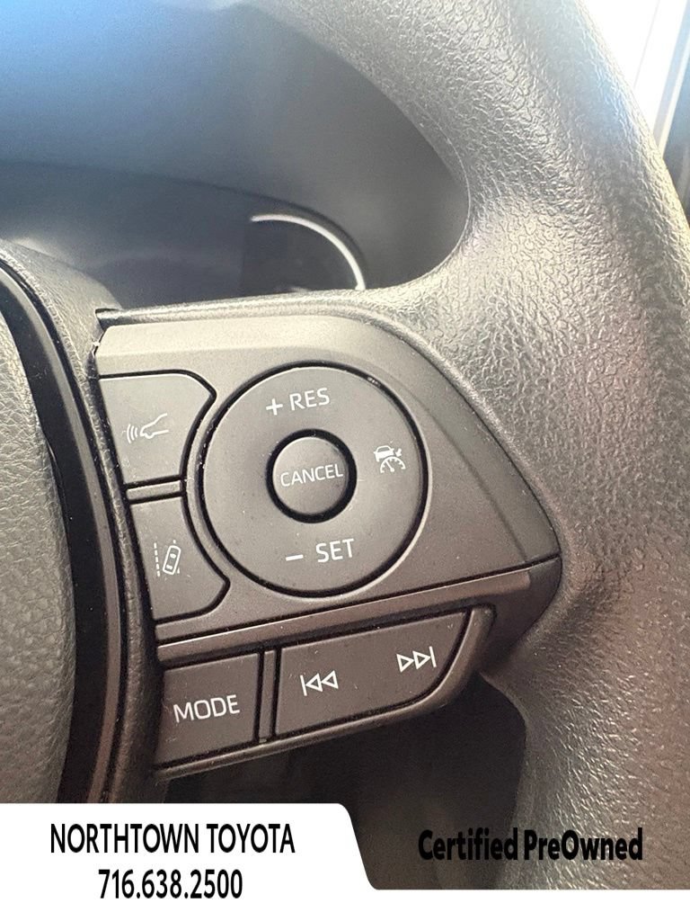 Used 2025 Toyota RAV4 LE AWD/4WD image 22