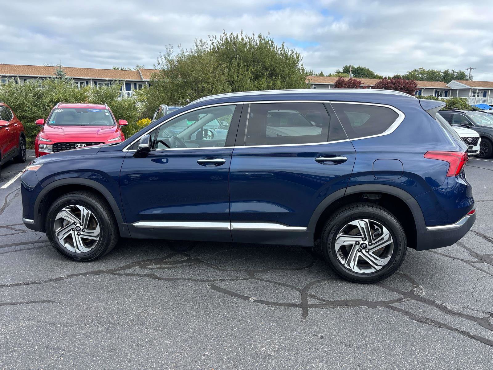 Used 2021 Hyundai Santa Fe SEL w/ Convenience Package image 2