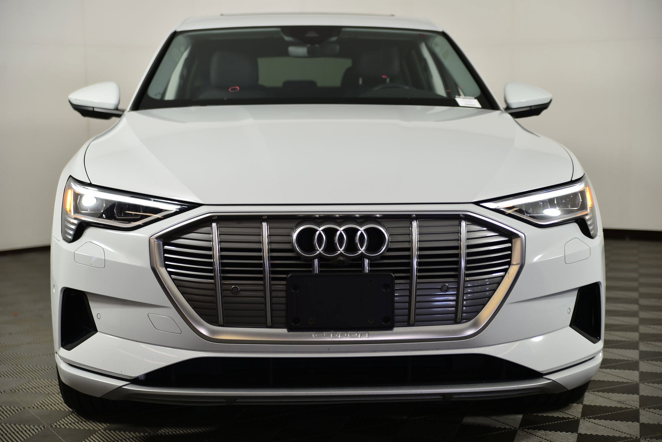 Used 2020 Audi e-tron Premium Plus image 5