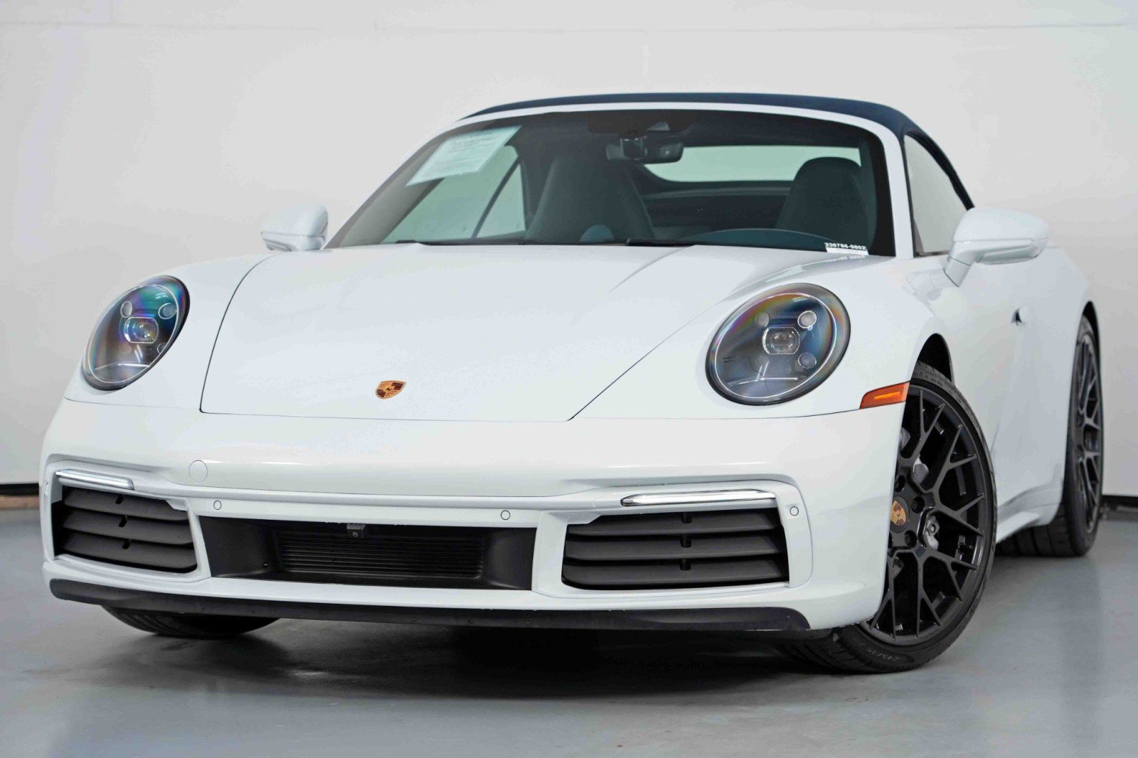Used 2022 Porsche 911 Carrera image 3
