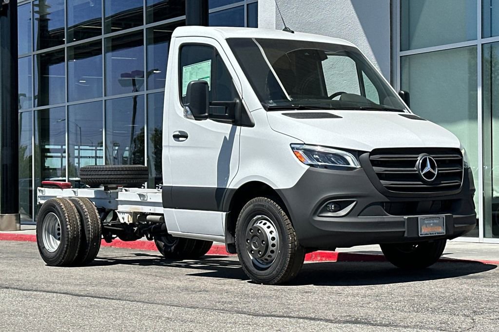 Used 2024 Mercedes-Benz Sprinter 4500 image 9