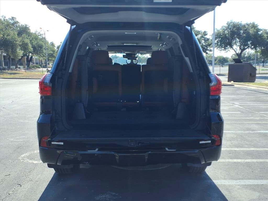 Used 2016 Lexus LX 570 4WD w/ Luxury Package image 17