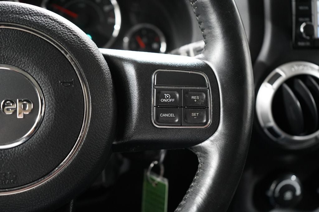 Used 2017 Jeep Wrangler Unlimited Sahara w/ Connectivity Group AWD/4WD image 19