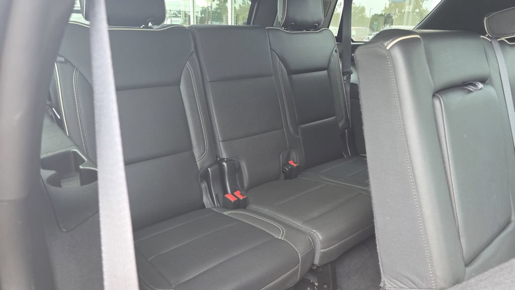 Used 2023 GMC Yukon SLT AWD/4WD image 9