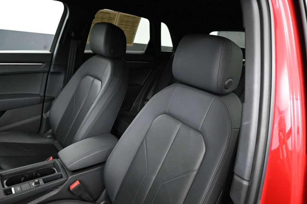 Certified 2025 Audi Q3 2.0T Premium AWD/4WD image 9