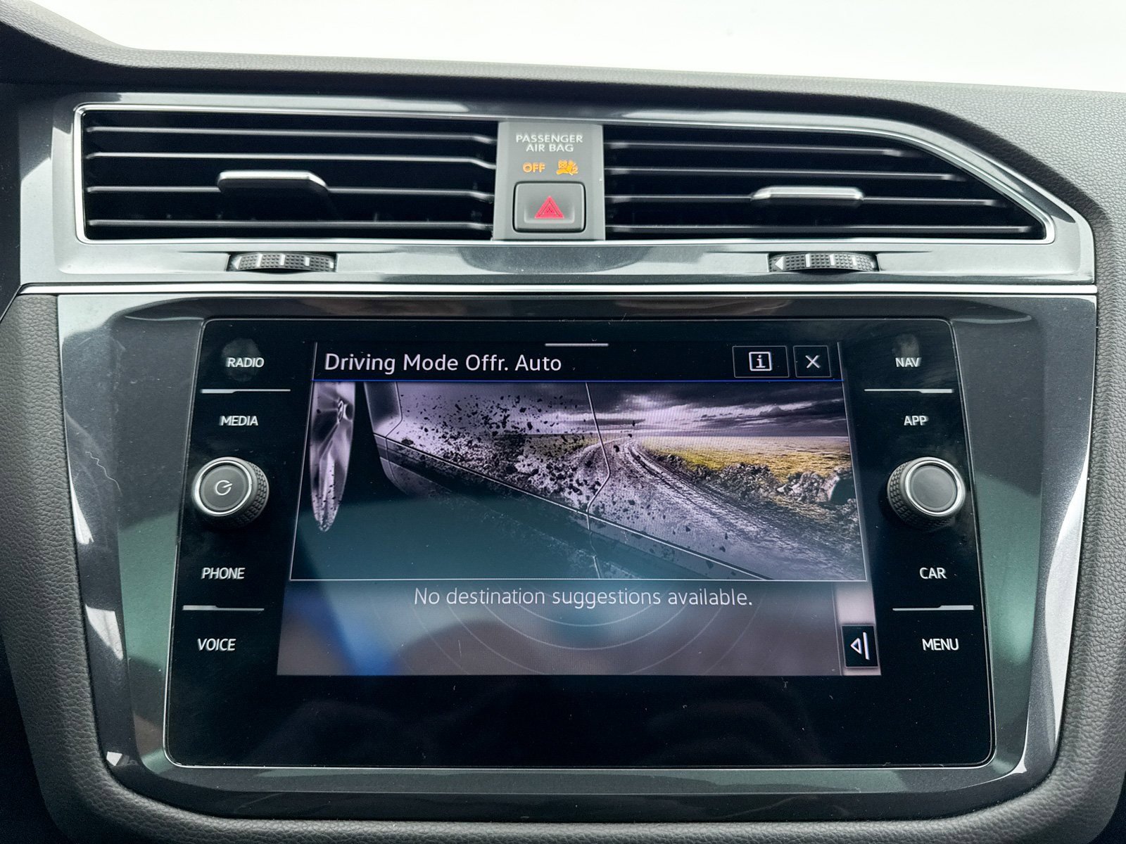 Used 2022 Volkswagen Tiguan SEL R-Line image 11