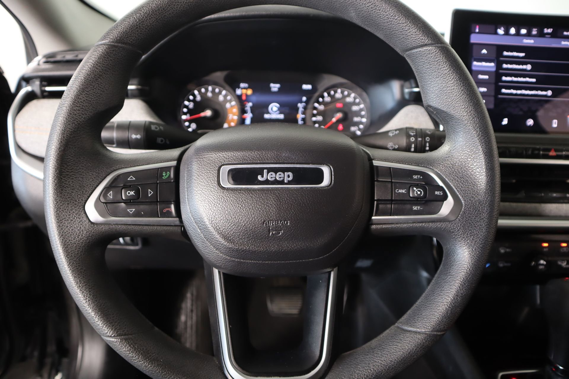 Used 2022 Jeep Compass Sport image 3