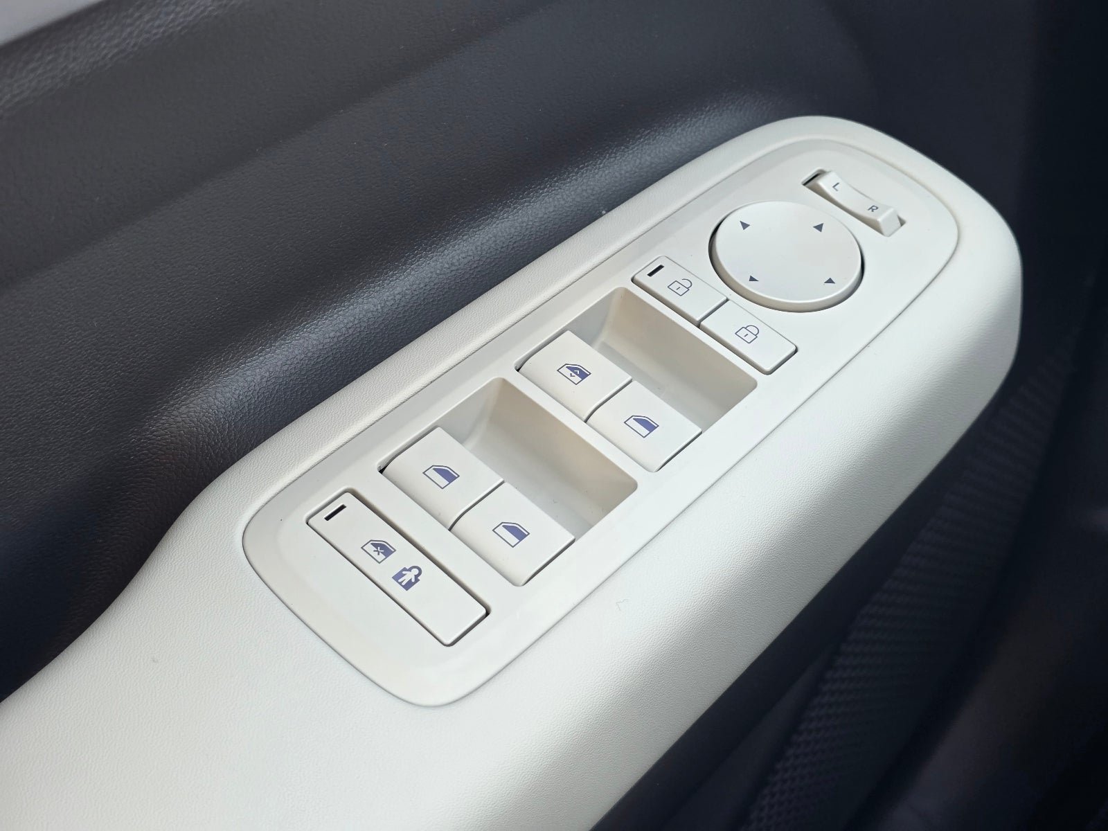 New 2026 Hyundai Santa Fe SE FWD image 23