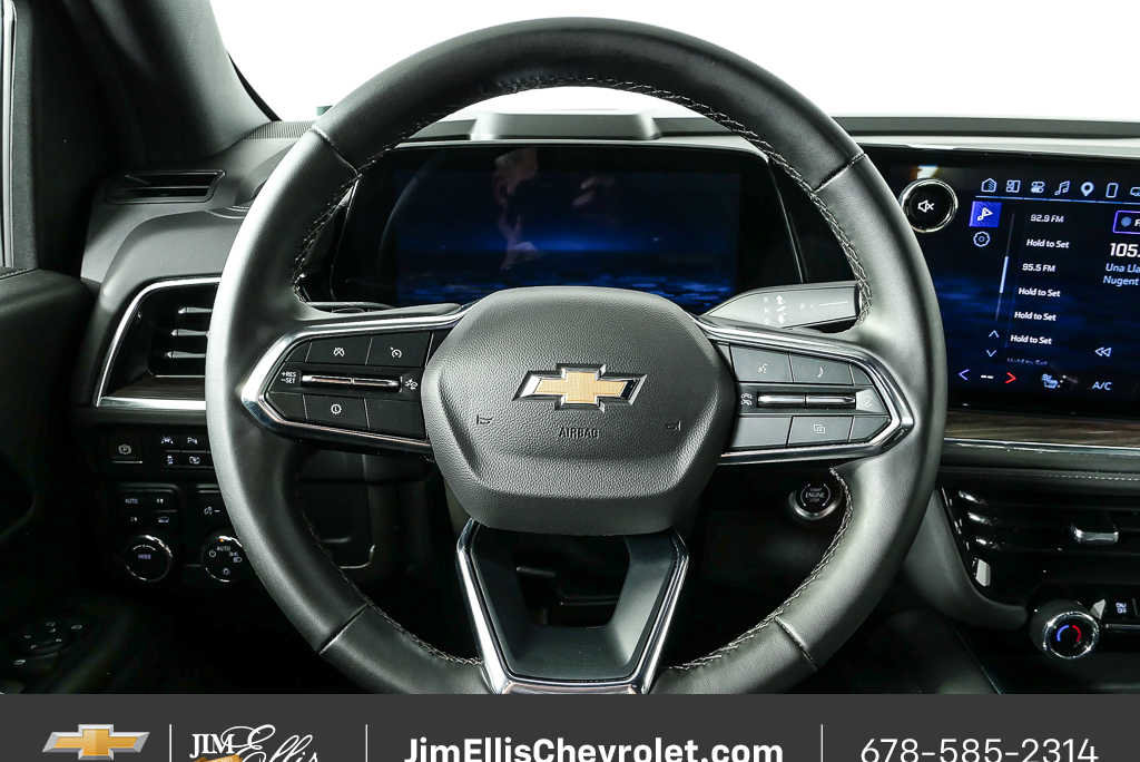 Used 2025 Chevrolet Suburban LT AWD/4WD image 9