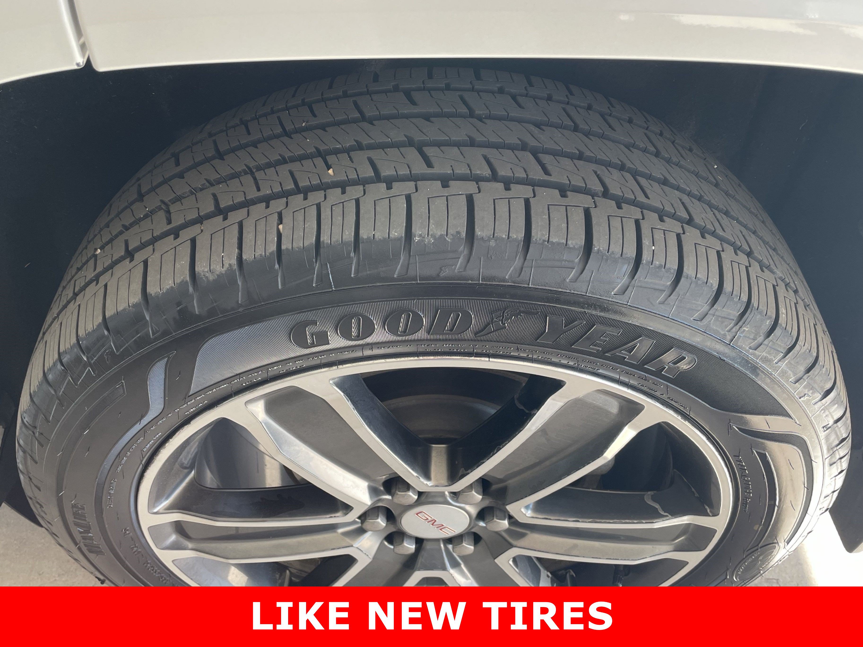 Used 2019 GMC Acadia Denali w/ Technology Package FWD image 10