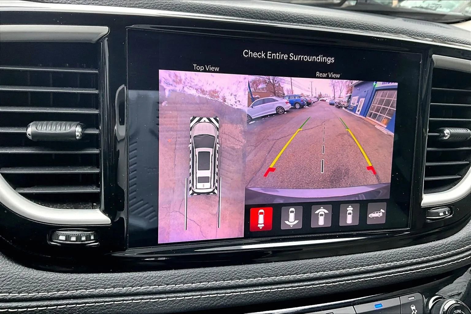 Used 2021 Chrysler Pacifica Touring-L image 21