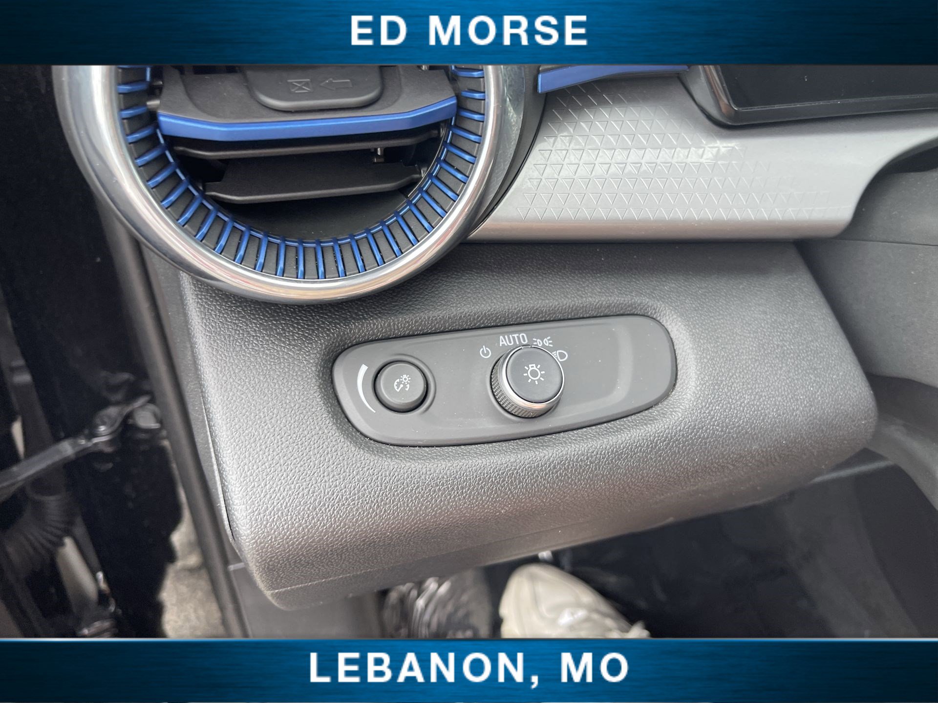Used 2025 Chevrolet Trax LT w/ LT Convenience Package FWD image 17