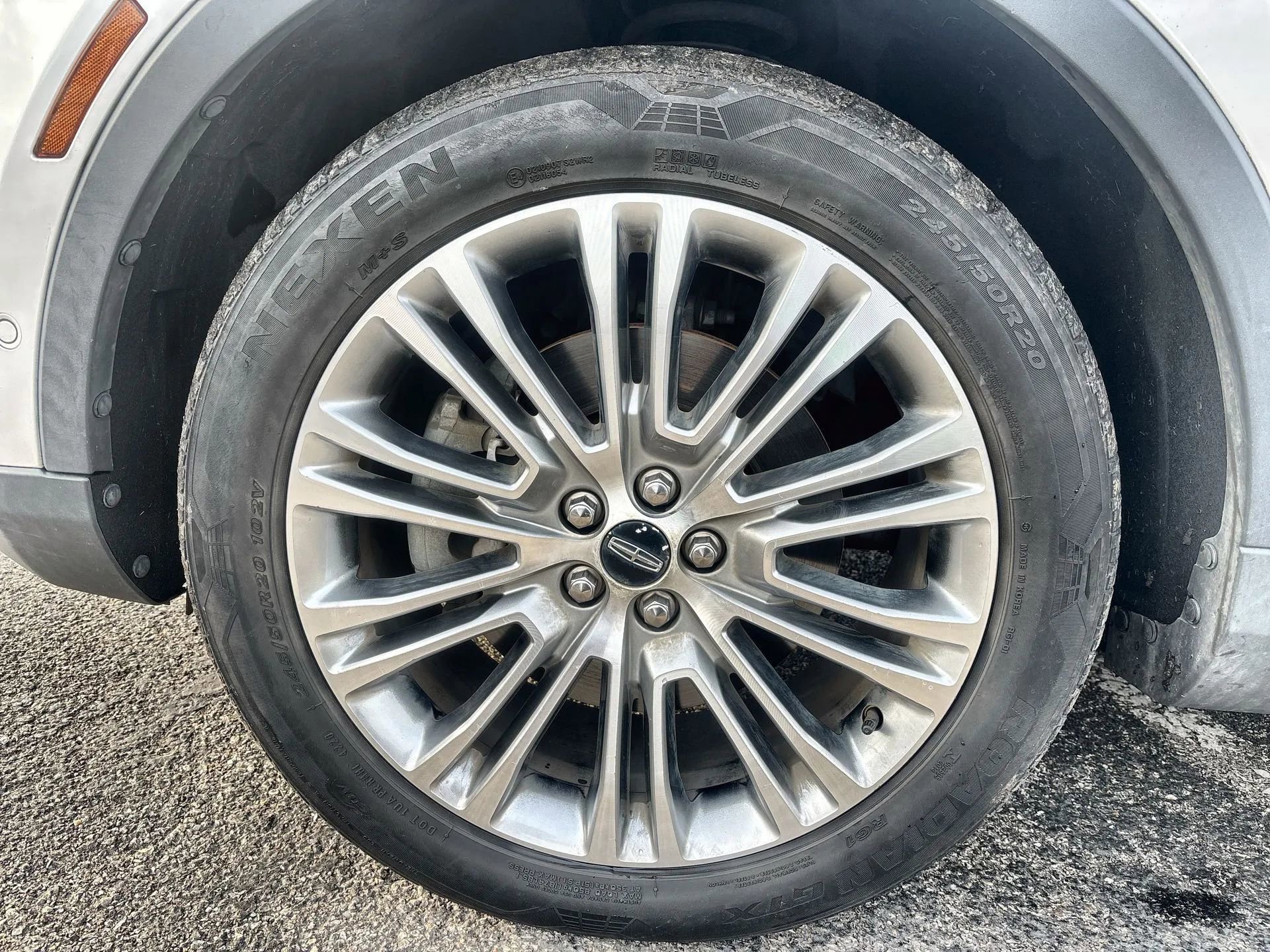 Used 2018 Lincoln MKX Reserve w/ Driver Assistance Package image 19