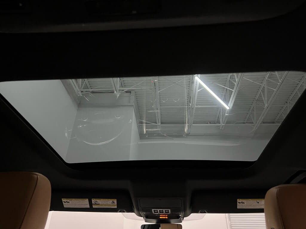 Used 2018 Land Rover Discovery HSE image 20