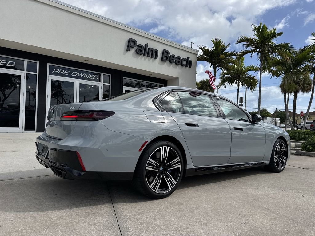 Used 2023 BMW 760i xDrive image 24