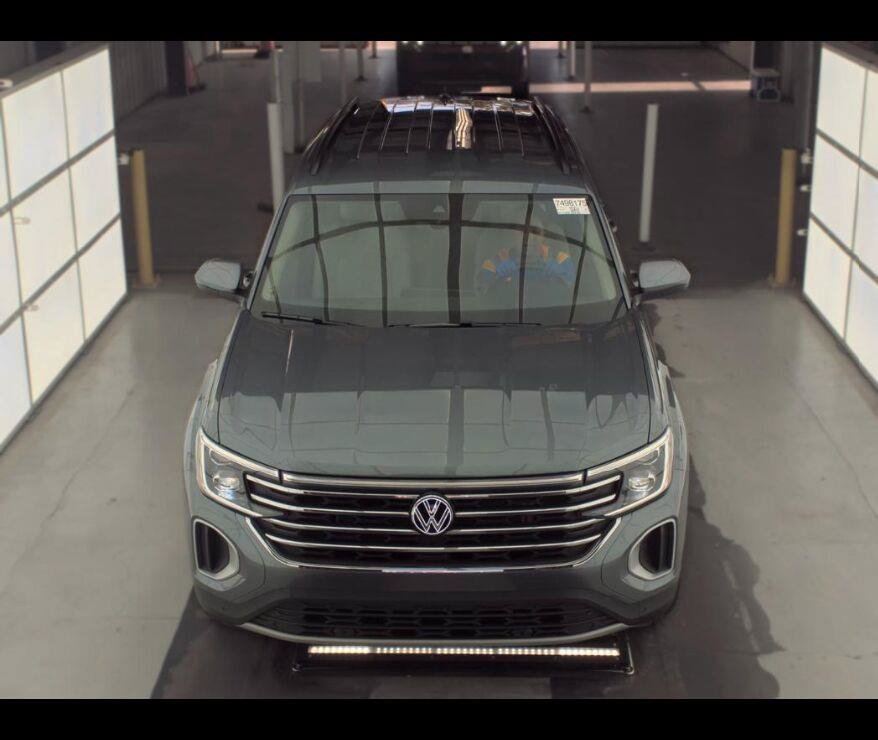 Used 2025 Volkswagen Atlas SE AWD/4WD image 8