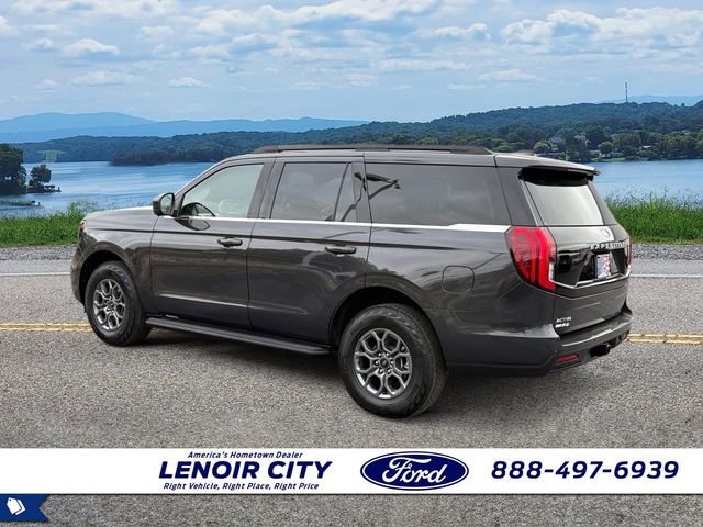 Used 2025 Ford Expedition Active RWD image 5