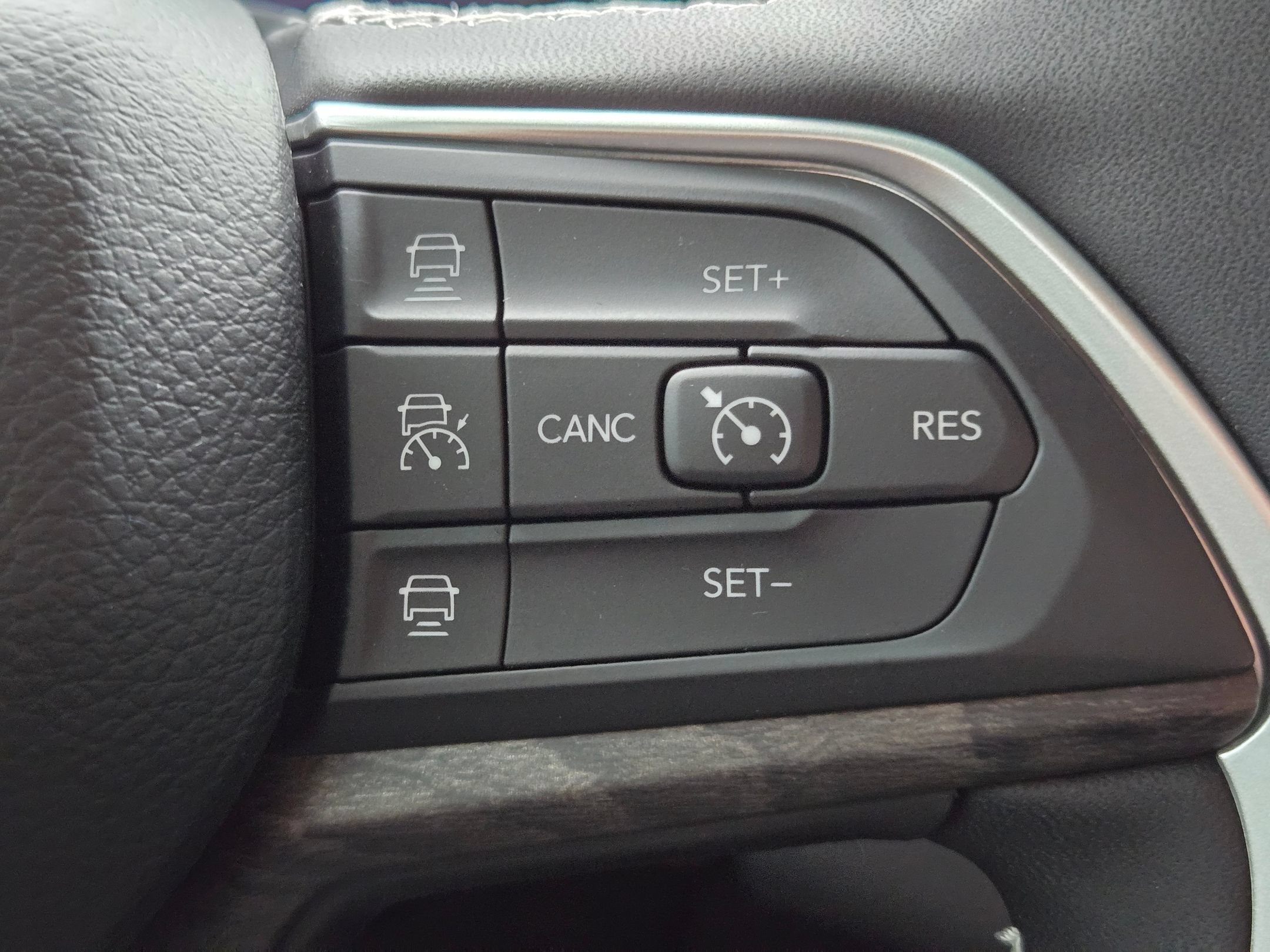 Used 2025 Jeep Grand Cherokee Limited AWD/4WD image 28
