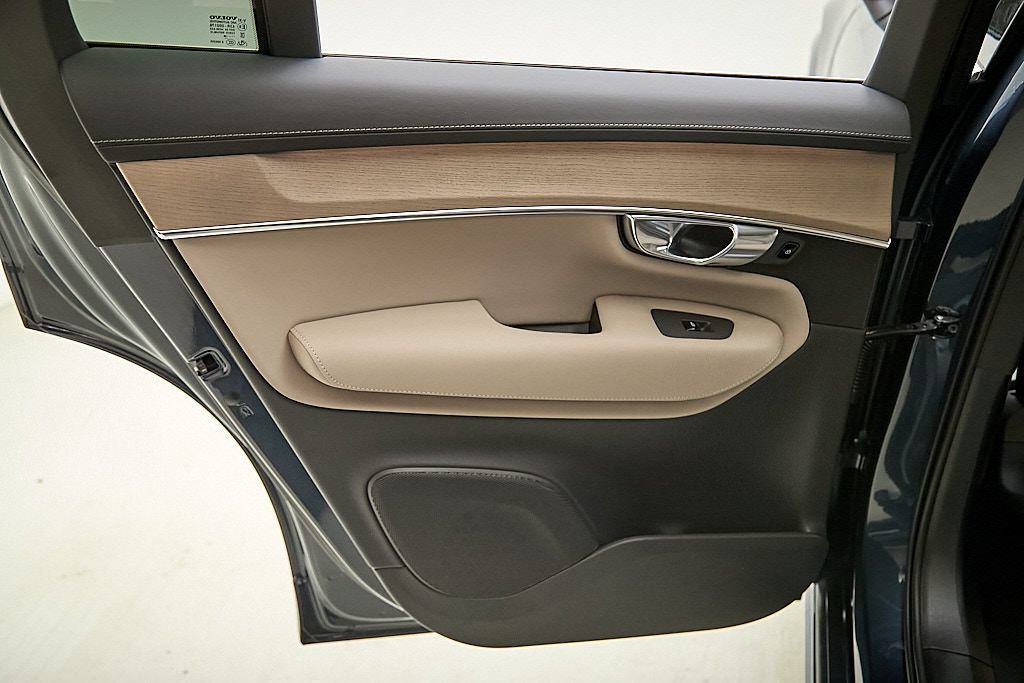 New 2026 Volvo XC90 B6 Plus w/ Protection Package AWD/4WD image 17