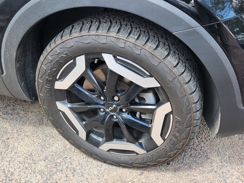 Used 2023 Kia Telluride EX w/ EX Captain's Chair Package FWD image 22