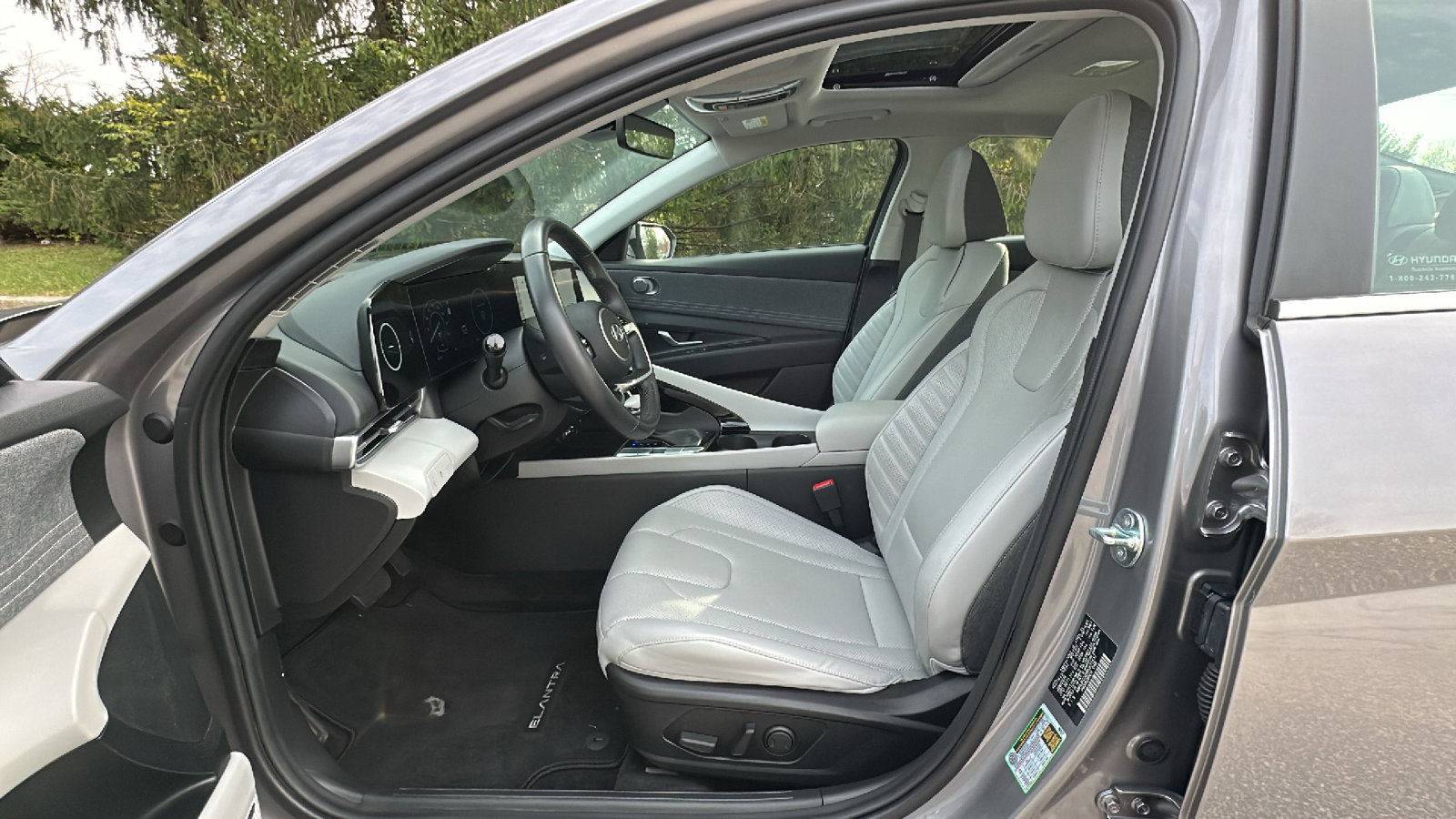 Used 2024 Hyundai Elantra Limited image 11