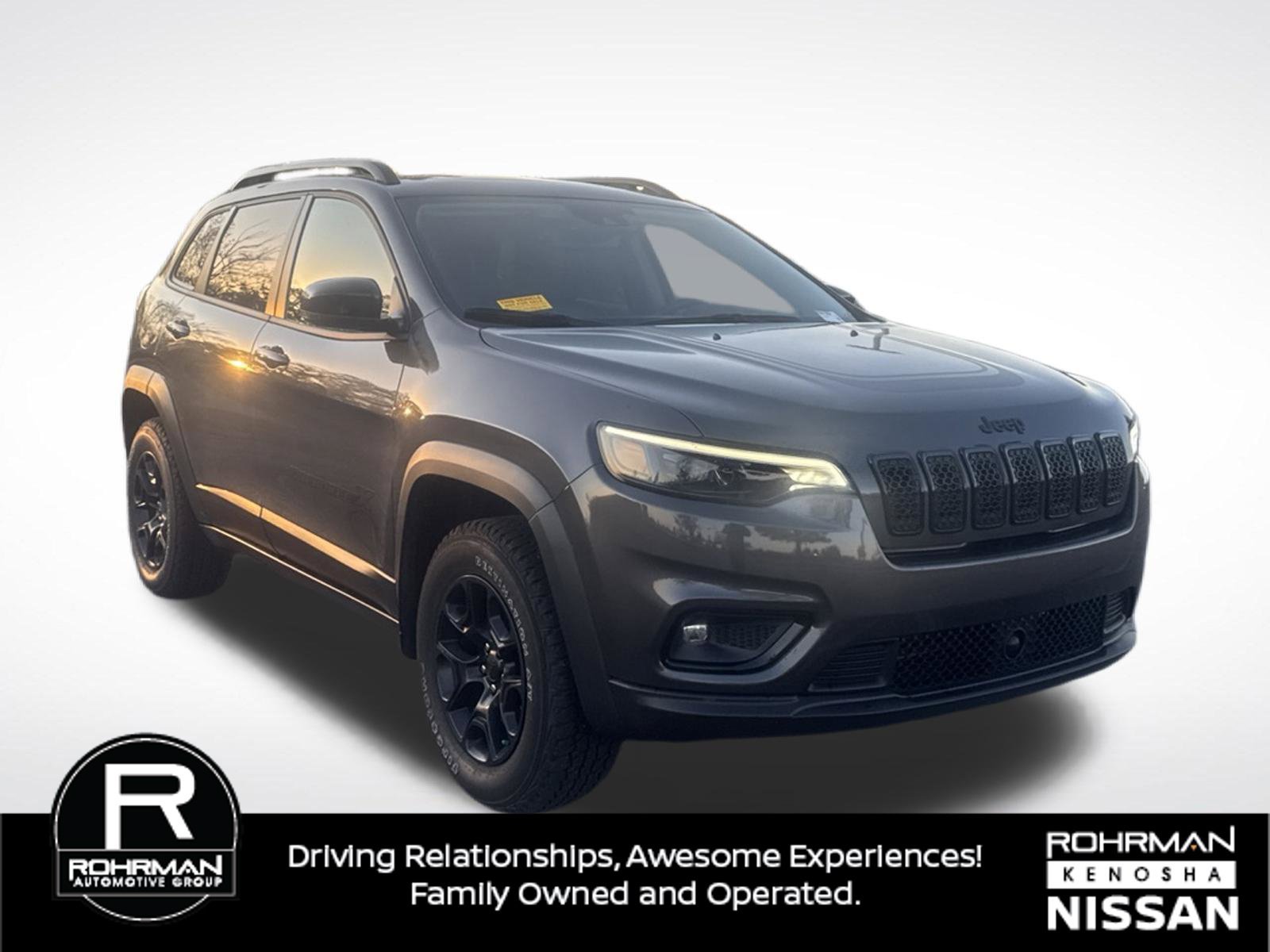 Used 2022 Jeep Cherokee Latitude w/ Sun & Sound Group AWD/4WD image 3