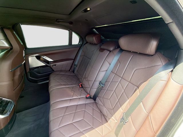 Used 2025 BMW i7 eDrive50 w/ Premium Package RWD image 20