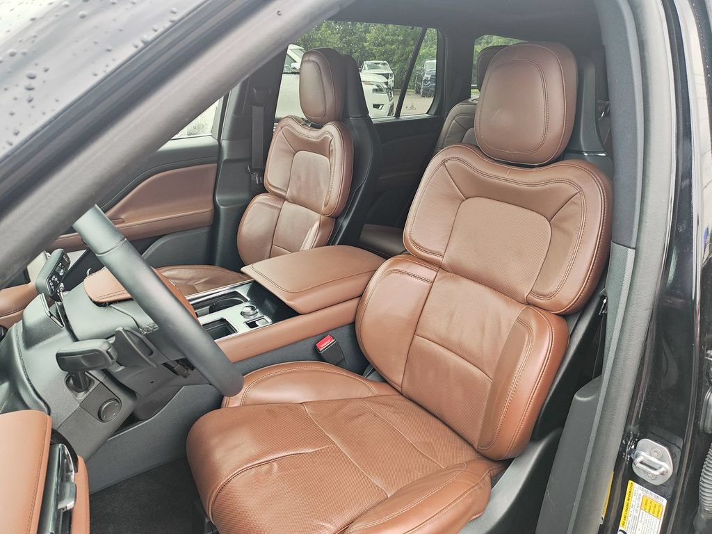 Used 2025 Lincoln Aviator Reserve w/ Equipment Group 201A AWD/4WD image 11