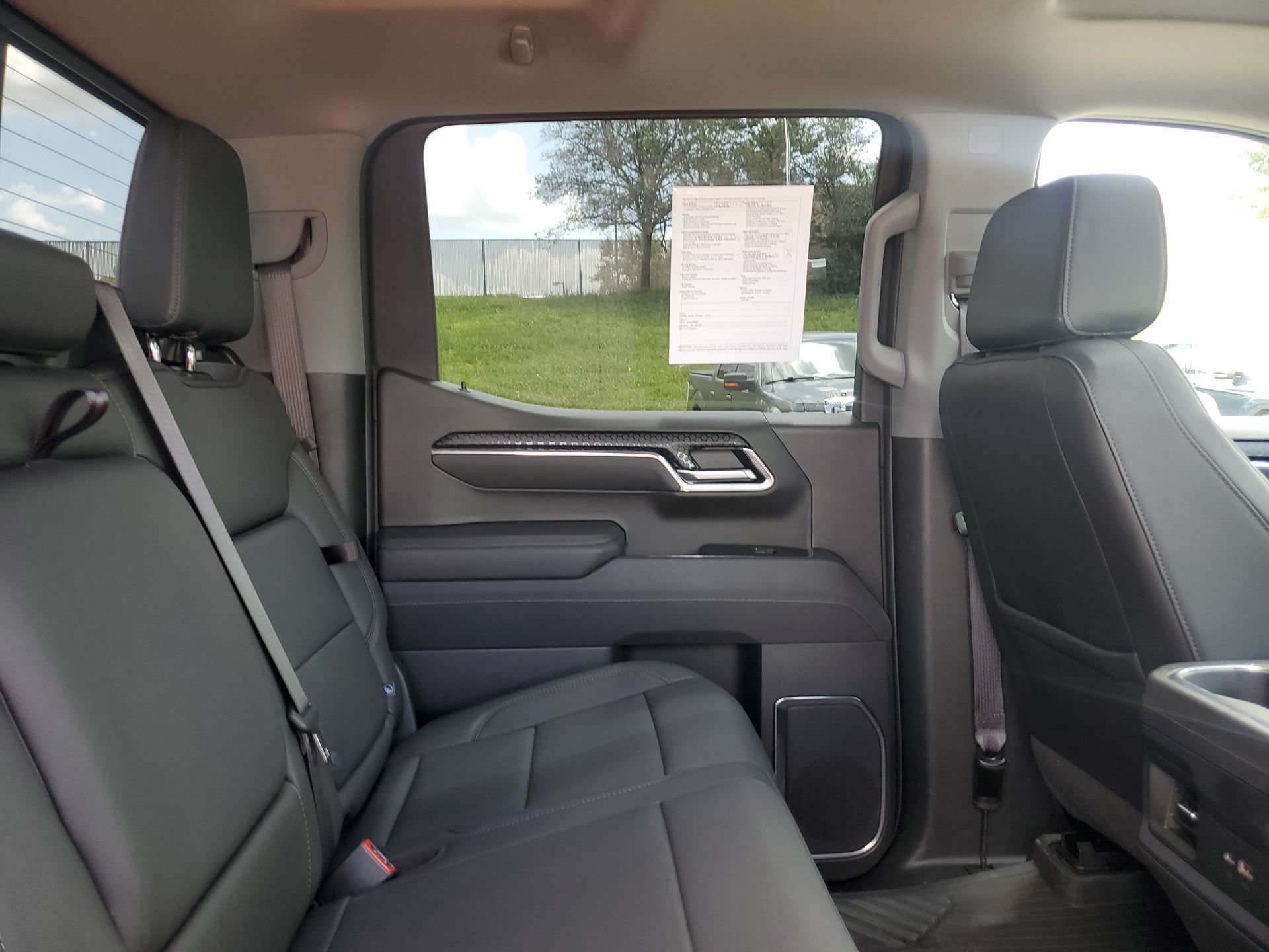 Used 2025 Chevrolet Silverado 1500 LT Trail Boss w/ LT Trail Boss Premium Package AWD/4WD image 34