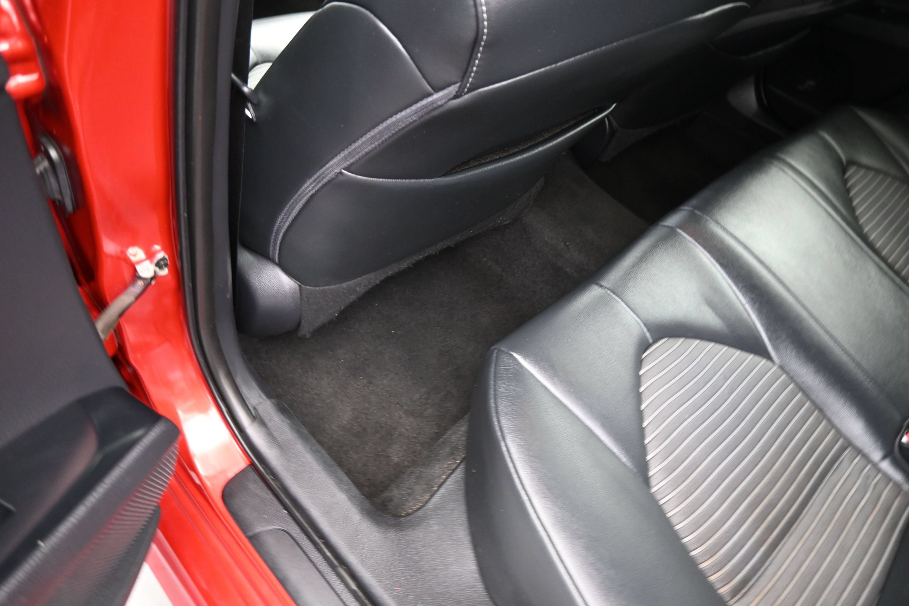 Used 2019 Toyota Camry SE w/ Convenience Package FWD image 16